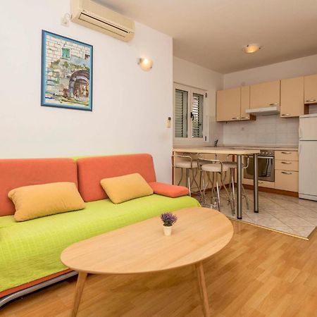Lovely Apartment In Makarska With Kitchen ภายนอก รูปภาพ