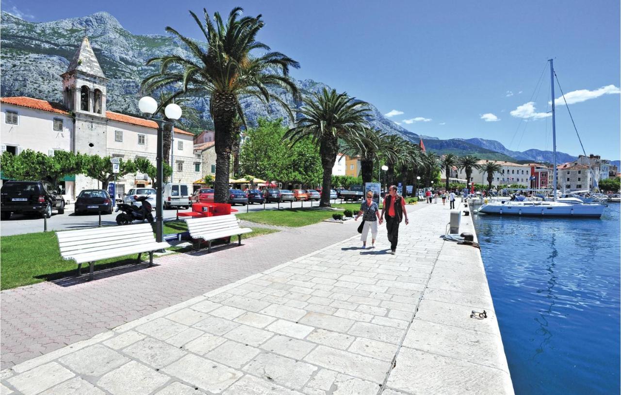 Lovely Apartment In Makarska With Kitchen ภายนอก รูปภาพ
