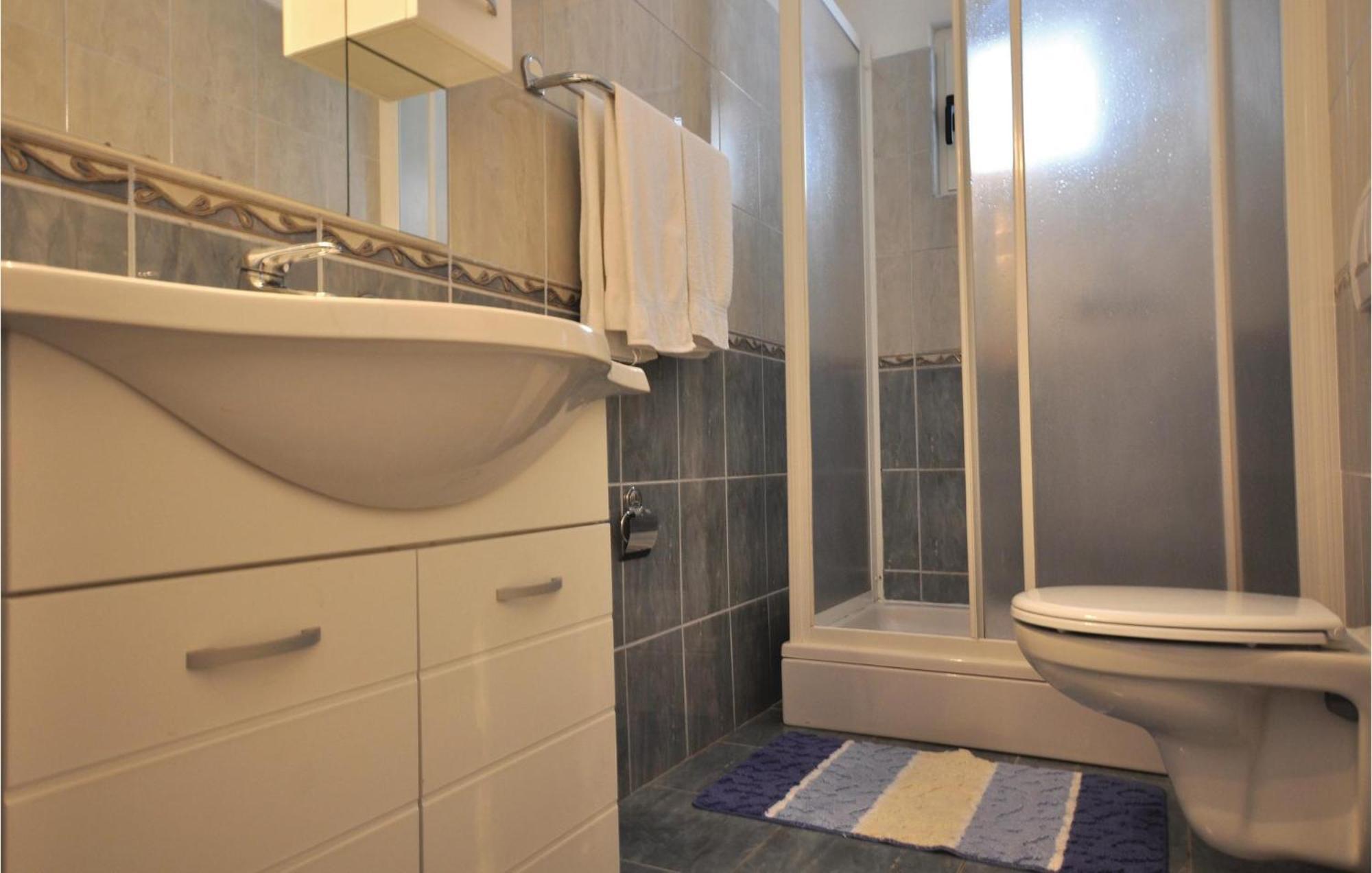 Lovely Apartment In Makarska With Kitchen ภายนอก รูปภาพ