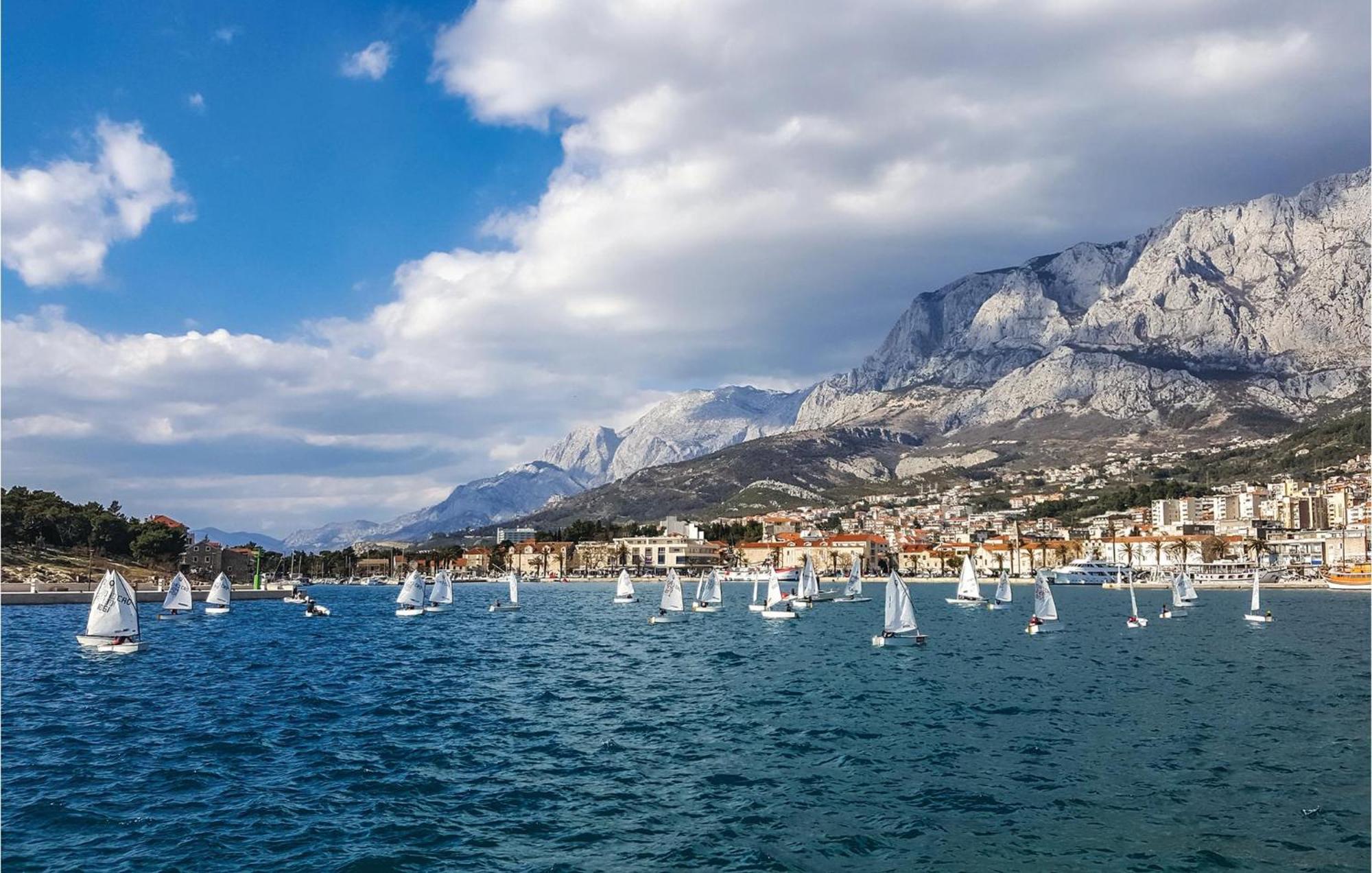 Lovely Apartment In Makarska With Kitchen ภายนอก รูปภาพ